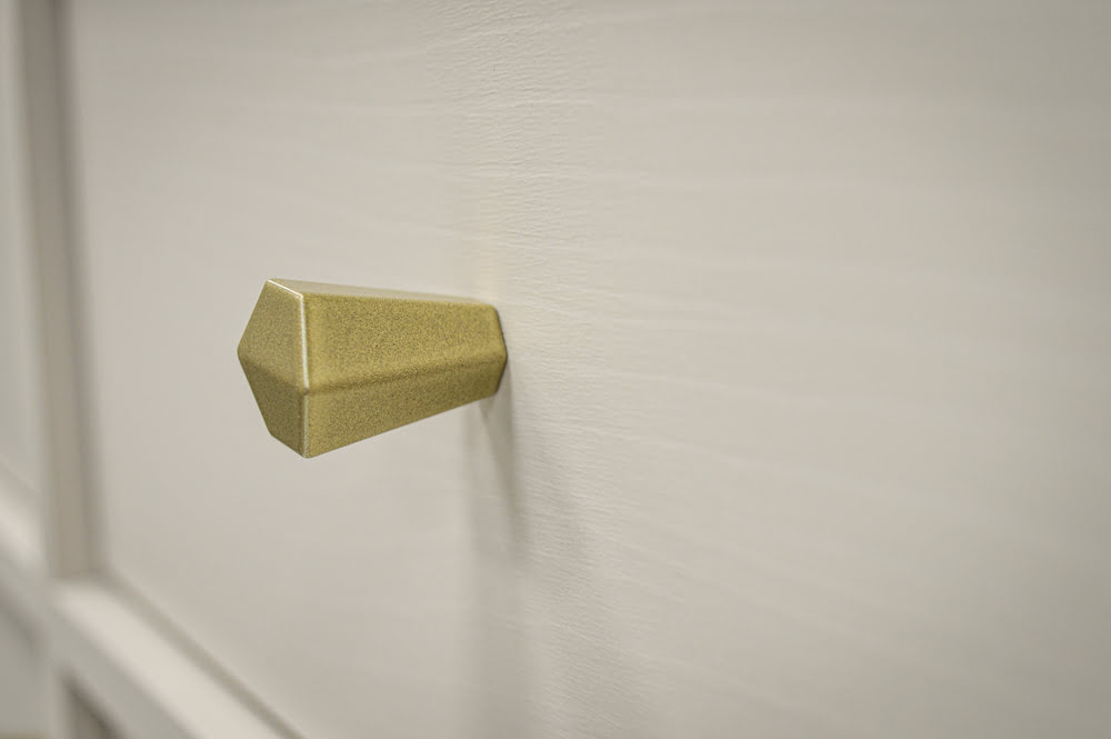 Mała komoda TOKYO 100 cm, do salonu, do przedpokoju, beż piaskowy, nogi proste Komody nowoczesne Desire Furniture Mała komoda TOKYO 100 cm, do salonu, do przedpokoju, beż piaskowy, nogi proste Komody nowoczesne Desire Furniture