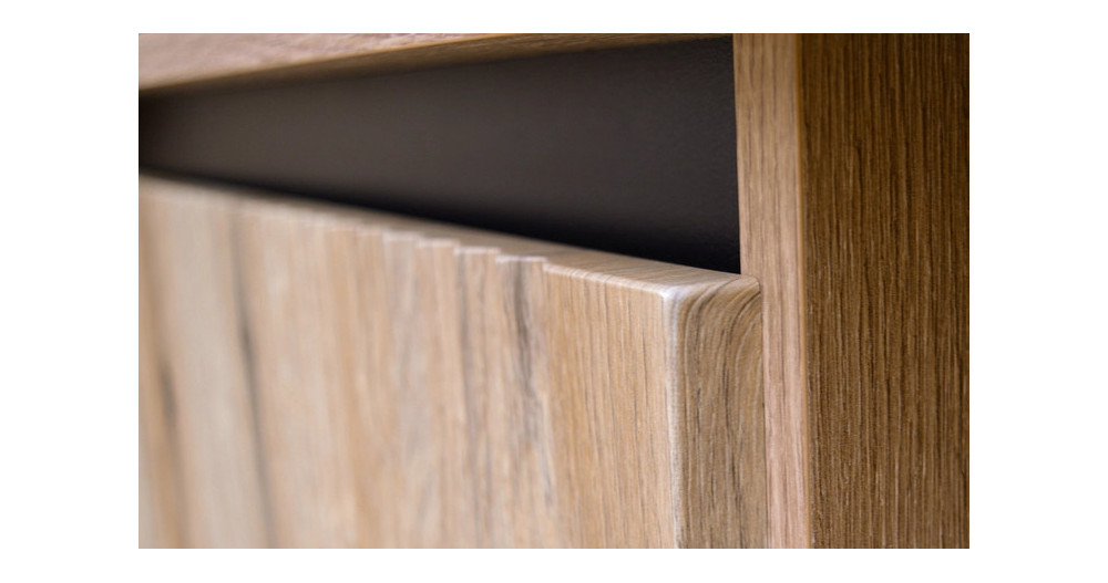 Szeroka szafka RTV OSAKA 179 cm ryflowana dąb evoke