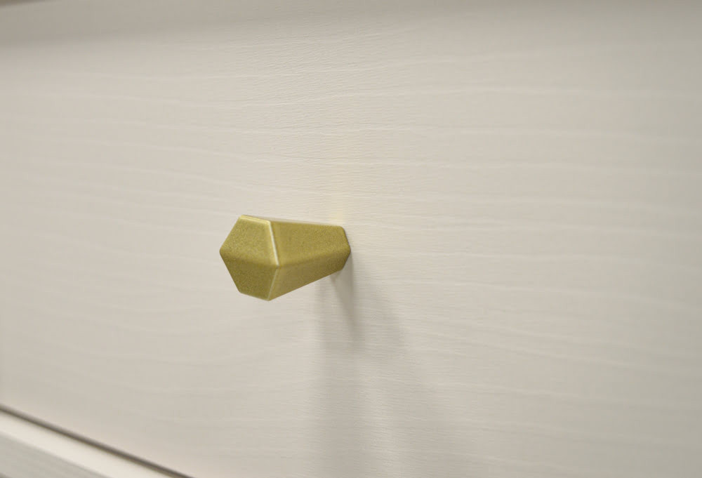 Mała szafka wisząca pod telewizor TOKYO 120 cm, beż piaskowy | Szafki RTV wiszące Desire Furniture