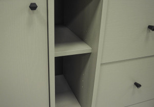 Mała komoda z szufladami w stylu nowoczesnym TOKYO 100 cm, eukaliptus, nogi proste | Komody z szufladami Desire Furniture