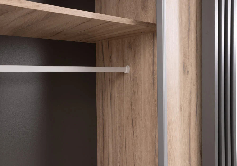 szafa z lustrem do sypialni