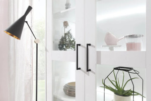 witryna do salonu z oświetleniem LED