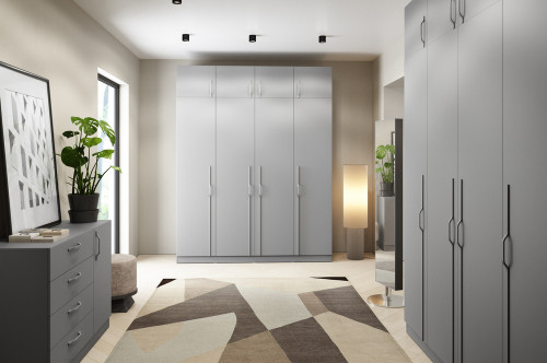 Trzydrzwiowa szafa uchylna z metalowymi uchwytami 150 cm BRAGA - szary platynowy | Szafy trzydrzwiowe Desire Furniture