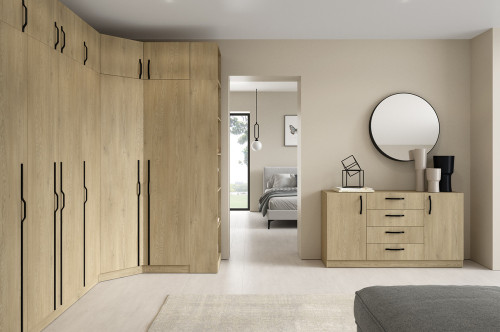 Uchylna trzydrzwiowa szafa z metalowymi uchwytami i szufladami 150 cm BRAGA - dąb cremona | Szafy trzydrzwiowe Desire Furniture